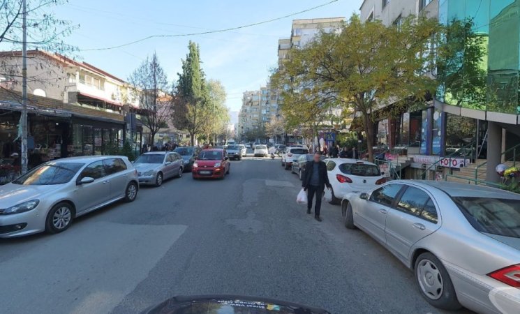Tirane, shitet dyqan Kati 0, 1.000 m² 1.700.000 € (Shkolla e Baletit)