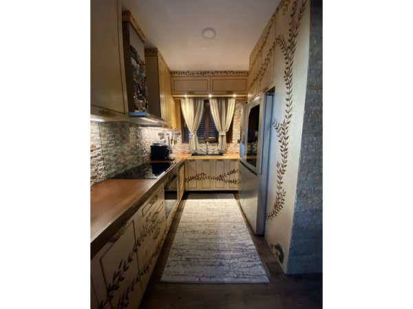 Tirane, shitet apartament 2+1 Kati 9, 202 m² 361.000 € (Yzberisht)