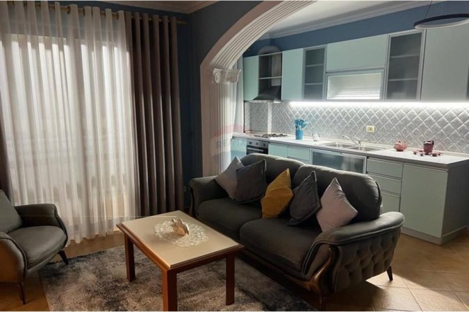 Tirane, jepet me qera apartament 2+1 Kati 7, 70 m² 500 € (5-Maj)