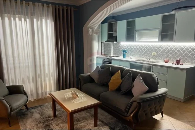 Tirane, jepet me qera apartament 2+1 Kati 7, 70 m² 500 € (5-Maj)