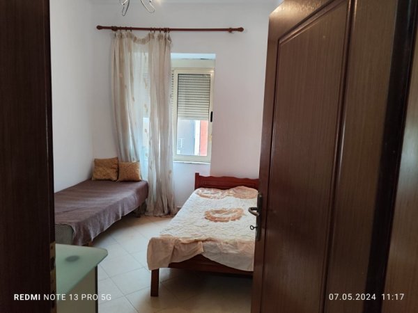 Tirane, jepet me qera apartament 2+1 Kati 2, 65 m² 400 € (Shallvaret)