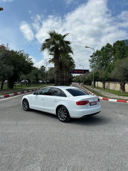 Tirane, shes makine AUDI A4 2.0 Nafte, e bardhë automatik Klima 208.000 km