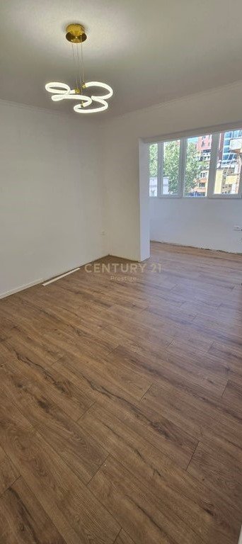 Tirane, shitet 2+1+Ballkon Kati 4, 64 m² 169.000 € (Rruga e Kavajes)