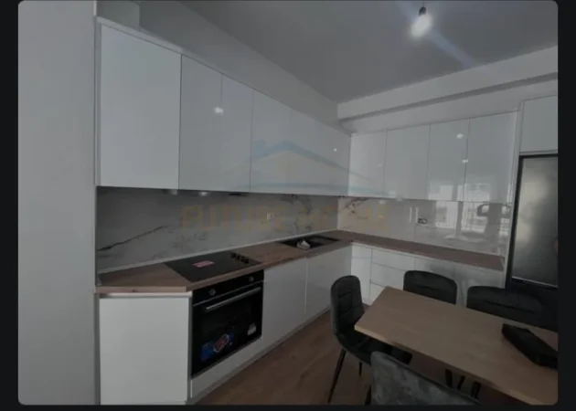 Tirane, jap me qera apartament 1+1+Ballkon Kati 5, 61 m² 450 € (KOMPLEKSI KAIMI)
