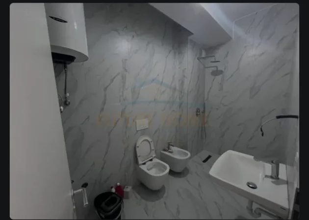 Tirane, jap me qera apartament 1+1+Ballkon Kati 5, 61 m² 450 € (KOMPLEKSI KAIMI)
