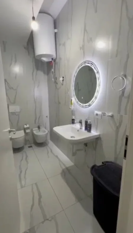 Tirane, jepet me qera apartament 1+1+Ballkon Kati 2, 61 m² 360 € (ALI DEMI)