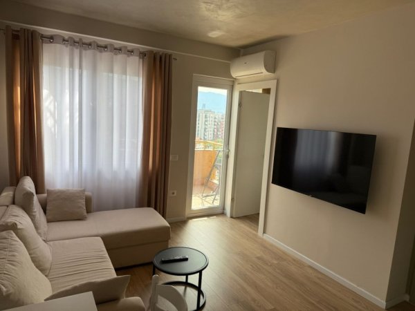 Tirane, jepet me qera apartament 1+1+Ballkon Kati 7, 500 € (Astir)