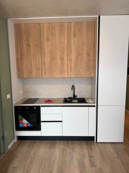 Tirane, jepet me qera apartament 1+1+Ballkon Kati 7, 500 € (Astir)