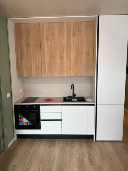 Tirane, jepet me qera apartament 1+1+Ballkon Kati 7, 500 € (Astir)