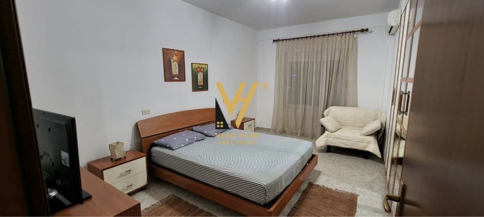 Tirane, jepet me qera apartament 1+1+Ballkon Kati 9, 84 m² 700 € (PAZARI I RI)