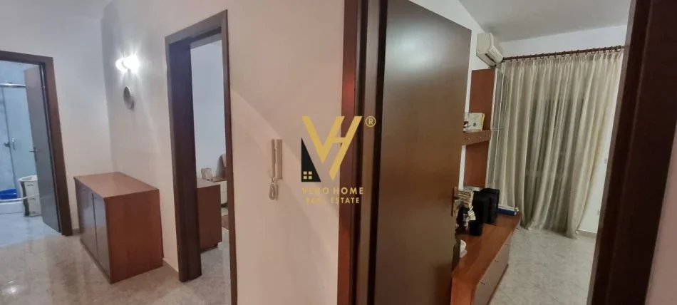 Tirane, jepet me qera apartament 1+1+Ballkon Kati 9, 84 m² 700 € (PAZARI I RI)