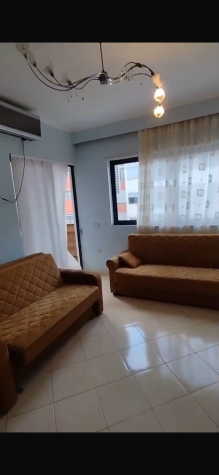 Tirane, jepet me qera apartament 1+1+Ballkon Kati 2, 65 m² 300 € (FRESKU)