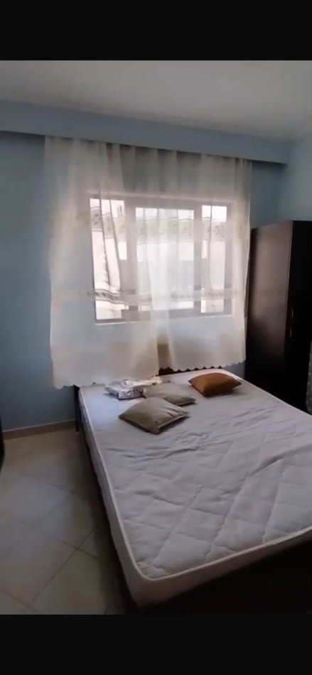 Tirane, jepet me qera apartament 1+1+Ballkon Kati 2, 65 m² 300 € (FRESKU)