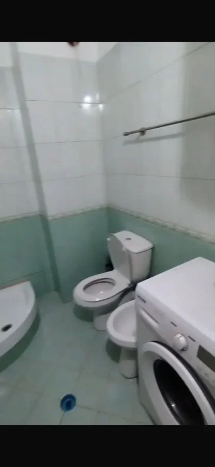 Tirane, jepet me qera apartament 1+1+Ballkon Kati 2, 65 m² 300 € (FRESKU)