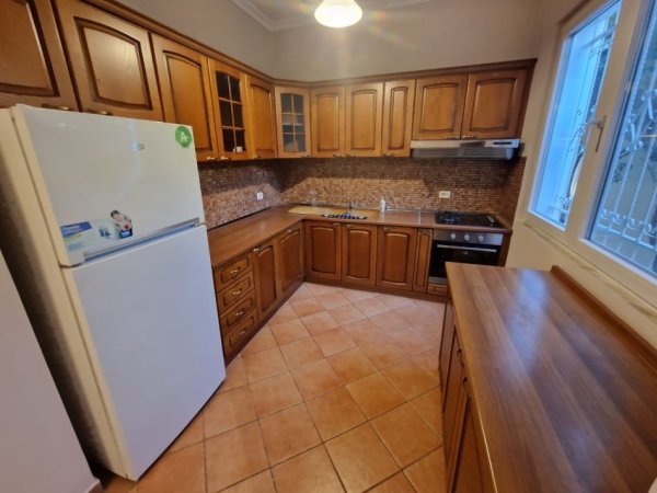 Tirane, jepet me qera Vile 3 Katshe , 540 m² 2.000 € (Komuna e Parisit)