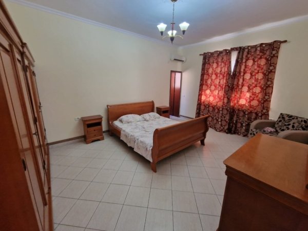 Tirane, jepet me qera Vile 3 Katshe , 540 m² 2.000 € (Komuna e Parisit)