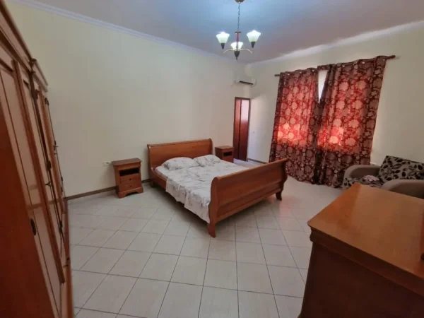 Tirane, jepet me qera Vile 3 Katshe , 540 m² 2.000 € (Komuna e Parisit)