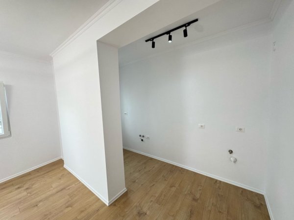 Tirane, shitet 1+1 Kati 5, 60 m² 93.000 € (Astir)