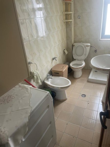 Tirane, jepet me qera apartament 2+1+Ballkon Kati 5, 80 m² 500 € (HARRY FULTZ TRENI)