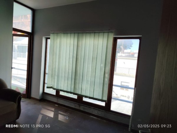 Tirane, jepet me qera apartament 3+1 Kati 3, 130 m² 500 € (Rruga kavajes)