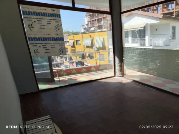 Tirane, jepet me qera apartament 3+1 Kati 3, 130 m² 500 € (Rruga kavajes)