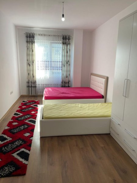 Tirane, jepet me qera apartament 3+1 Kati 2, 143 m² 850 € (:Kinostudio, kompleksi Andi construction.)