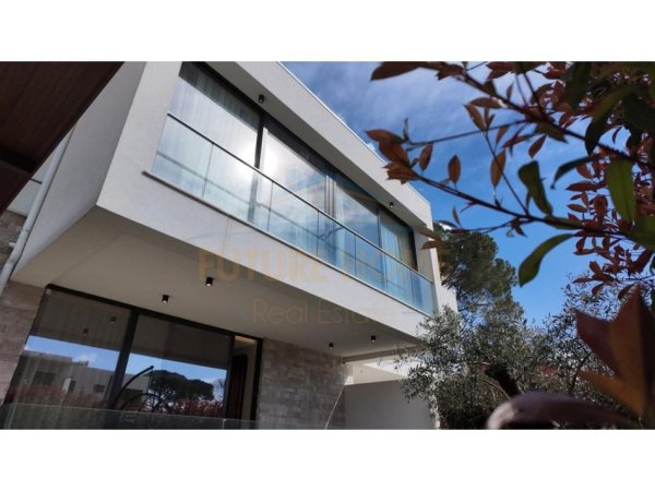 Gjiri Lalezit | Hamallaj, shitet Vile 3+1 , 340 m² 800.000 € (Gjiri i Lalezit)