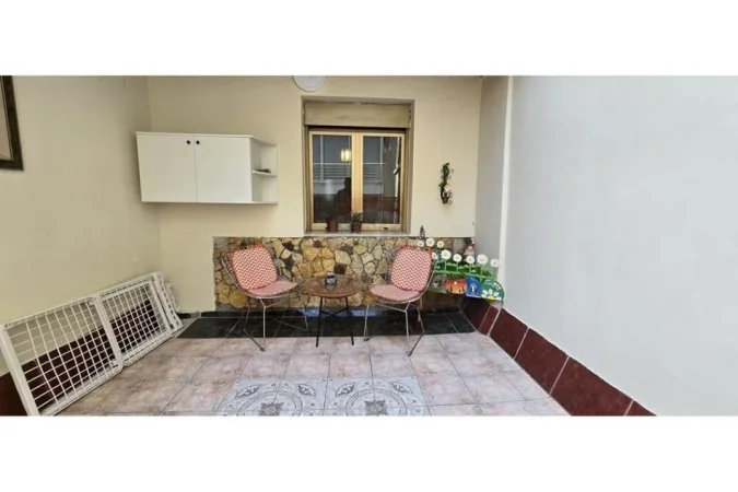 Tirane, jepet me qera apartament 2+1+Aneks+Ballkon , 100 m² 800 € (Pazari i Ri)