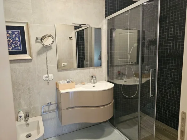 Tirane, shes Vile 3 Katshe , 446 m² 1.300.000 € (Kompleksi Barkea)