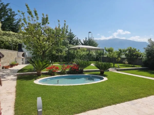 Tirane, shes Vile 3 Katshe , 446 m² 1.300.000 € (Kompleksi Barkea)