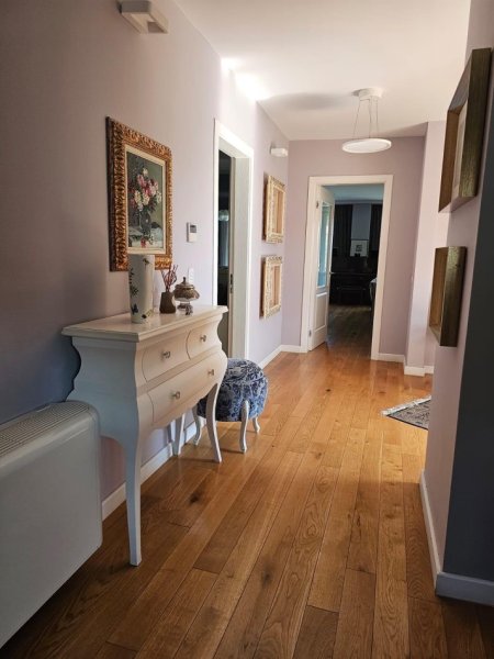 Tirane, shes Vile 3 Katshe , 446 m² 1.640.000 € (Kompleksi Barkea)
