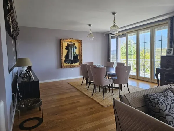 Tirane, shes Vile 3 Katshe , 446 m² 1.300.000 € (Kompleksi Barkea)