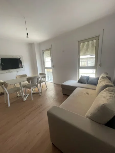 Tirane, jepet me qera apartament 1+1 Kati 2, 50 m² 600 € (Rr Mine Peza)