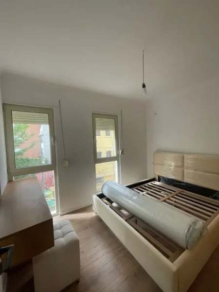 Tirane, jepet me qera apartament 1+1 Kati 2, 50 m² 600 € (Rr Mine Peza)
