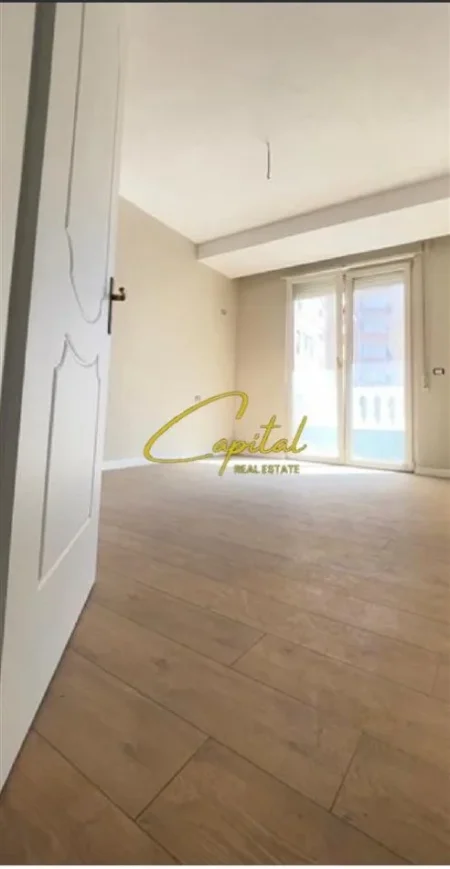 Tirane, jepet me qera zyre Kati 6, 80 m² 800 € (QENDER)