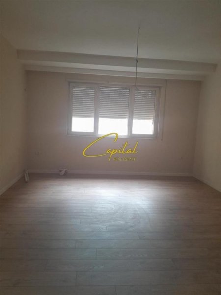 Tirane, jepet me qera zyre Kati 6, 80 m² 800 € (QENDER)