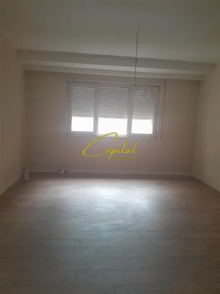 Tirane, jepet me qera zyre Kati 6, 80 m² 800 € (QENDER)