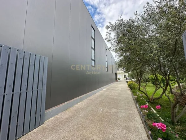 Tirane, jepet me qera magazine Kati 0, 600 m² 1.500 € (yzberish)