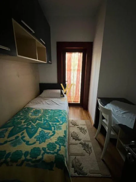 Tirane, shitet apartament 3+1+Ballkon Kati 1, 98 m² 200.000 € (RRUGA E KAVAJES)