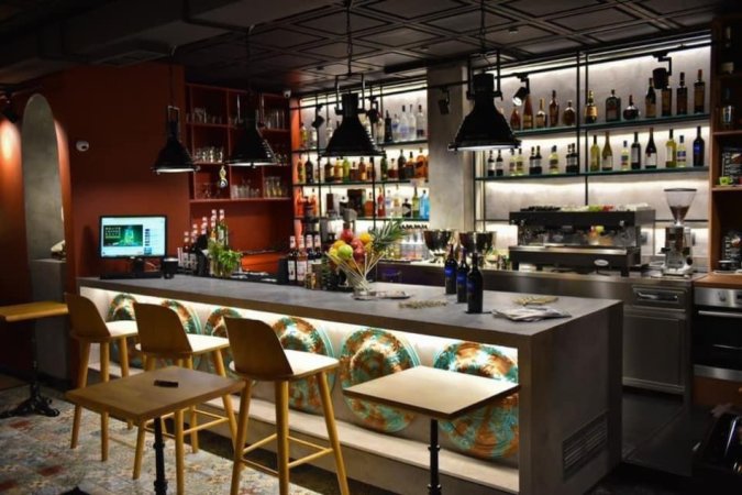 Tirane, jepet me qera ambjent biznesi Kati 0, 175 m² 2.000 € (Ish Ekspozita)
