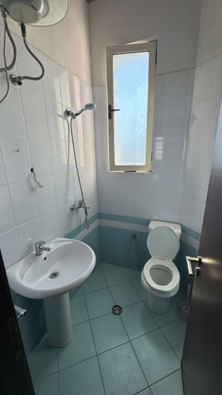 Tirane, jepet me qera apartament+verande | Penthouse 2+1+Ballkon Kati 4, 90 m² 450 € (Ish Tregu Elektrik , Ali Demi)
