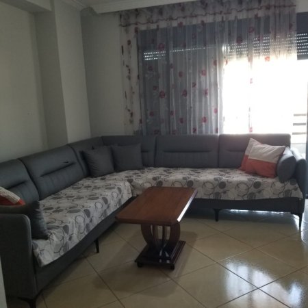 Tirane, jepet me qera apartament 1+1+Aneks+Ballkon Kati 8, 75 m² 400 € (Rruga Teodor Keko)