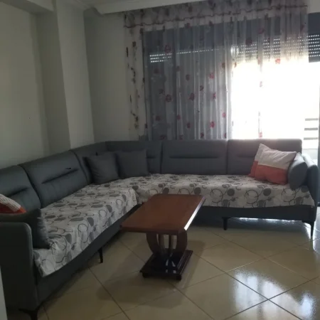 Tirane, jepet me qera apartament 1+1+Aneks+Ballkon Kati 8, 75 m² 400 € (Rruga Teodor Keko)