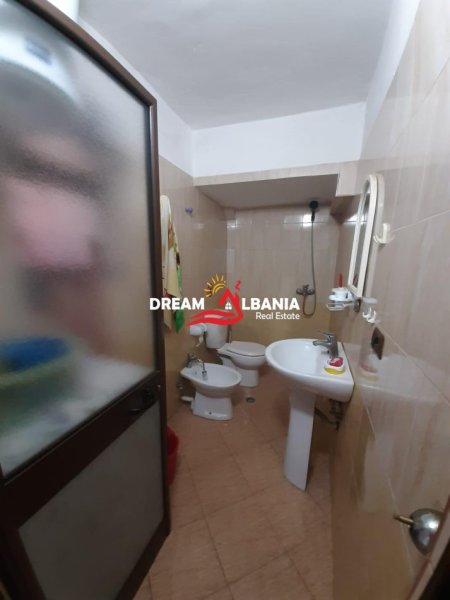 Tirane, jepet me qera apartament 2+1+Ballkon Kati 2, 140 m² 450 € (Tek rruga Sali Nivica – Tregu Elektrik, 4251390)