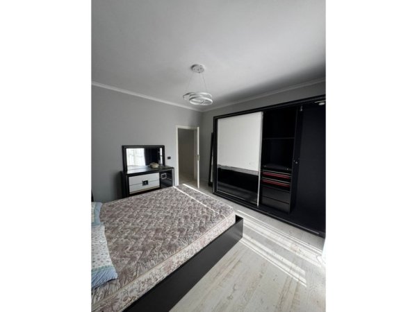 Tirane, jepet me qera apartament 2+1 Kati 1, 150 m² 650 € (Vasil Shanto)