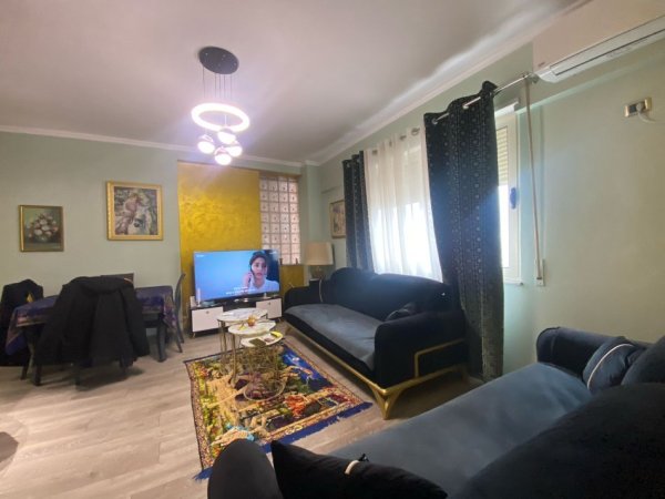 Tirane, shitet apartament 2+1+Ballkon , (Kompkeksi Delijorgji)