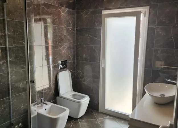 Tirane, jepet me qera Vile Kati 0, 300 m² 1.500 € (Selite)