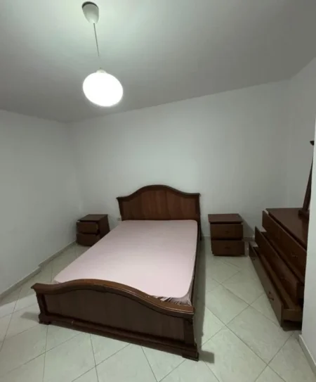 Tirane, jepet me qera apartament Kati 5, 75 m² 500 € (Rruga elbasanit)