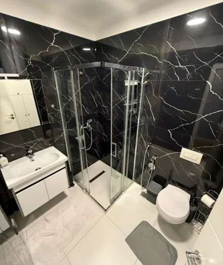 Tirane, jepet me qera apartament 1+1 Kati 11, 70 m² 700 € (Komuna parisit)