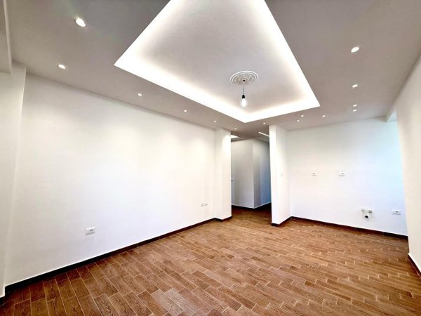 Vlore, shitet apartament 2+1+Ballkon Kati 2, 106 m² 180.000 € (Murat Terbaci)